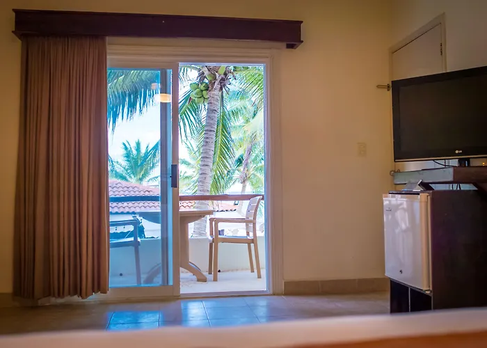 Petit Lafitte Front & Hotel 4*