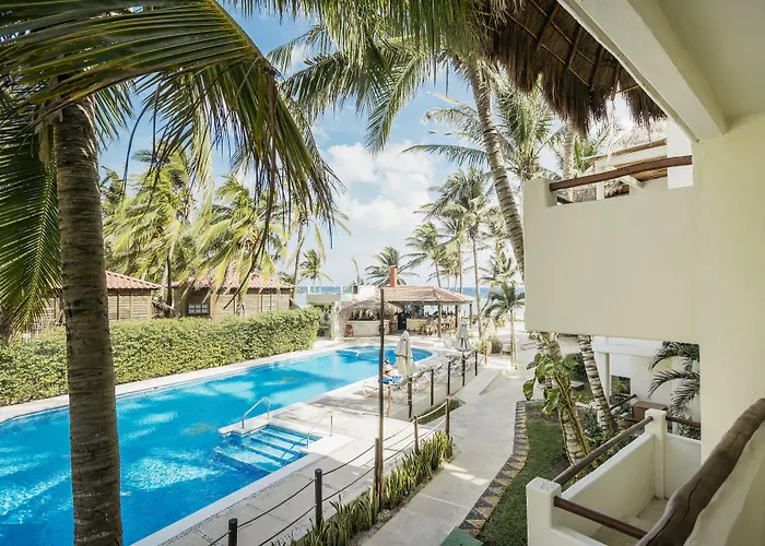 Hotel Petit Lafitte Front & Playa del Carmen